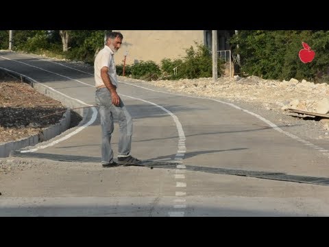 მცხეთიჯვარში გზის დასრულების დღეს მანქანა ცხაურში ჩავარდა