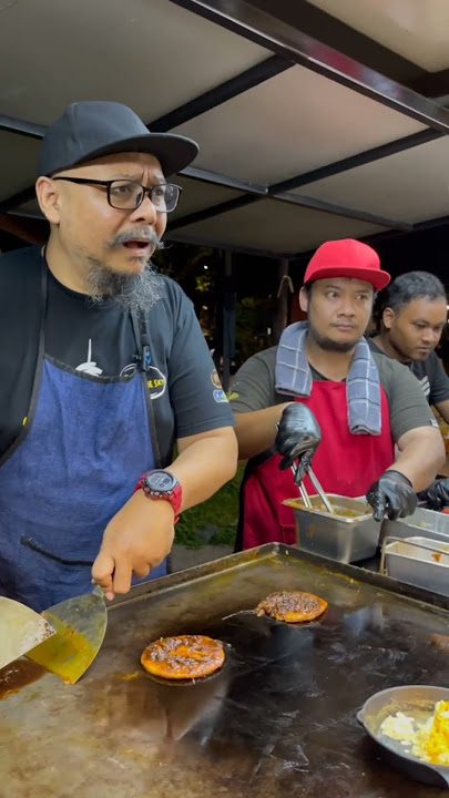 Miza Ozawa? Fattah Amin? ROUND ISLAND BURGER BY MAMUKOKOOT DI TAMAN FREE SCHOOL #malaysiandishes
