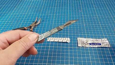 Swann Morton Knives -  How to Change the Blade - Safely! They are wonderful blades, but so sharp.