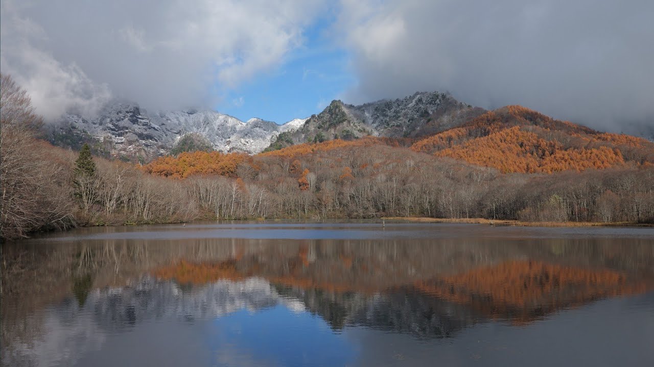 鏡池　紅葉と雪化粧　2025.11.11　長野県戸隠