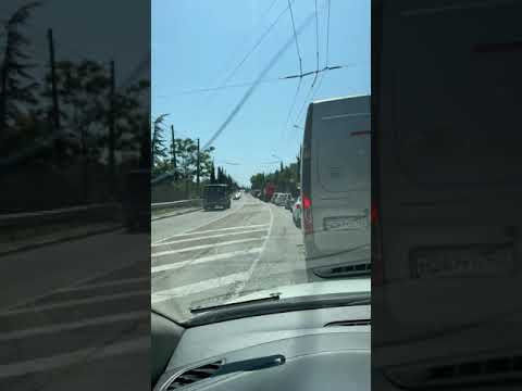 Крым. Пробки на дорогах перед Алуштой