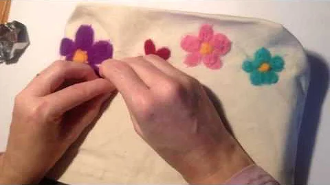 How to Decorate a Bag with Needle-Felting