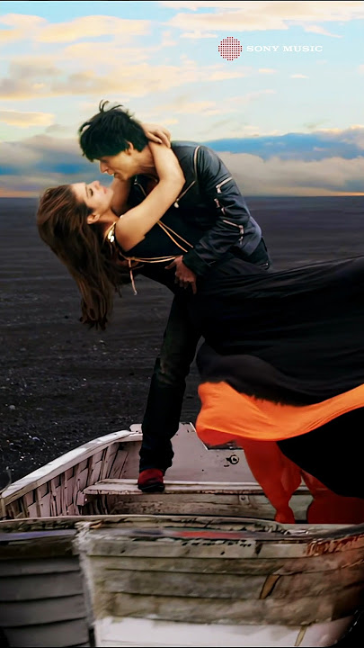 When romance meets colors of love 💕 #shahrukh_khan #kajol #gerua