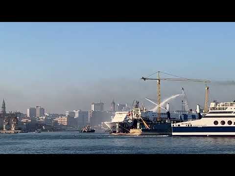Video Incendio sulla nave GNV Phoenix: fiamme a bordo, porto di Napoli