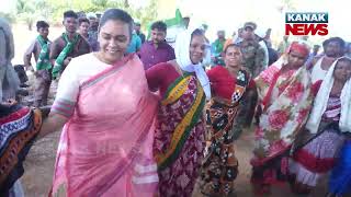 Jharsuguda Bjd Mla Candidate Deepali Das Shakes Legs With Local Women During Campaigning
