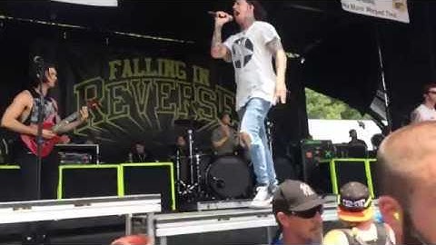 WARPED TOUR 2016 FALLING IN REVERSE IM NOT A VAMPIRE