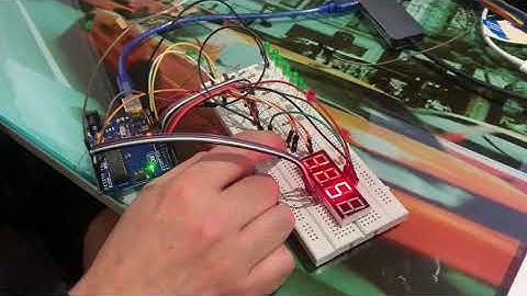 Juego Arduino utilizando un Display de 7 segmentos y un pulsados