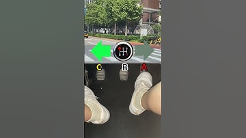 When turning, turn on the turn signal first, then drive slowly