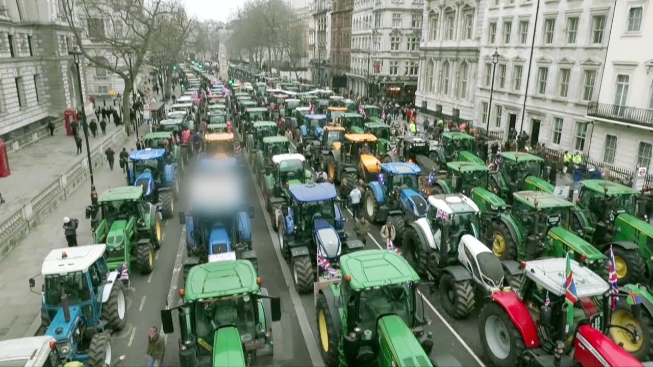 Hundreds of tractors block Westminster - YouTube