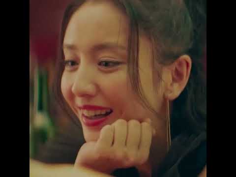 اتنين بيصحوا من النوم فبيكتشفوا ان نص الشقة بتاعتهم في 2018 والنص التاني في سنة 1999