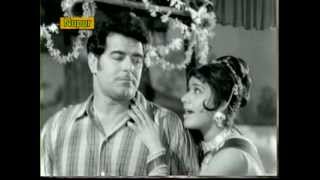 'Piya Piya Mora Man Pyaasa..' in 'Ramu Ustad' 