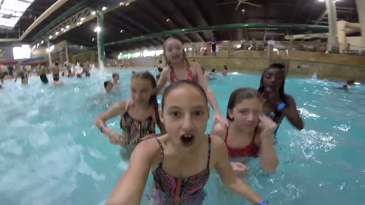 underwater-fun-in-the-wave-pool-great-wolf-lodge-anaheim-garden-grove
