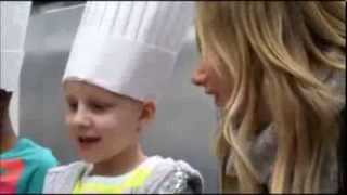 Ashley Tisdale Visita St Jude Childrens Research Hospital
