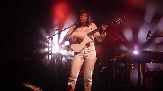 Aldous Harding - Living The Classics (live @ Feeërieën)