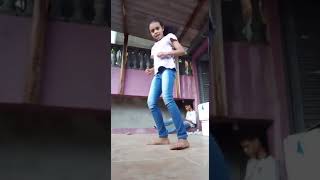 Menina Sarah Dançando Solta A Pisadinha
