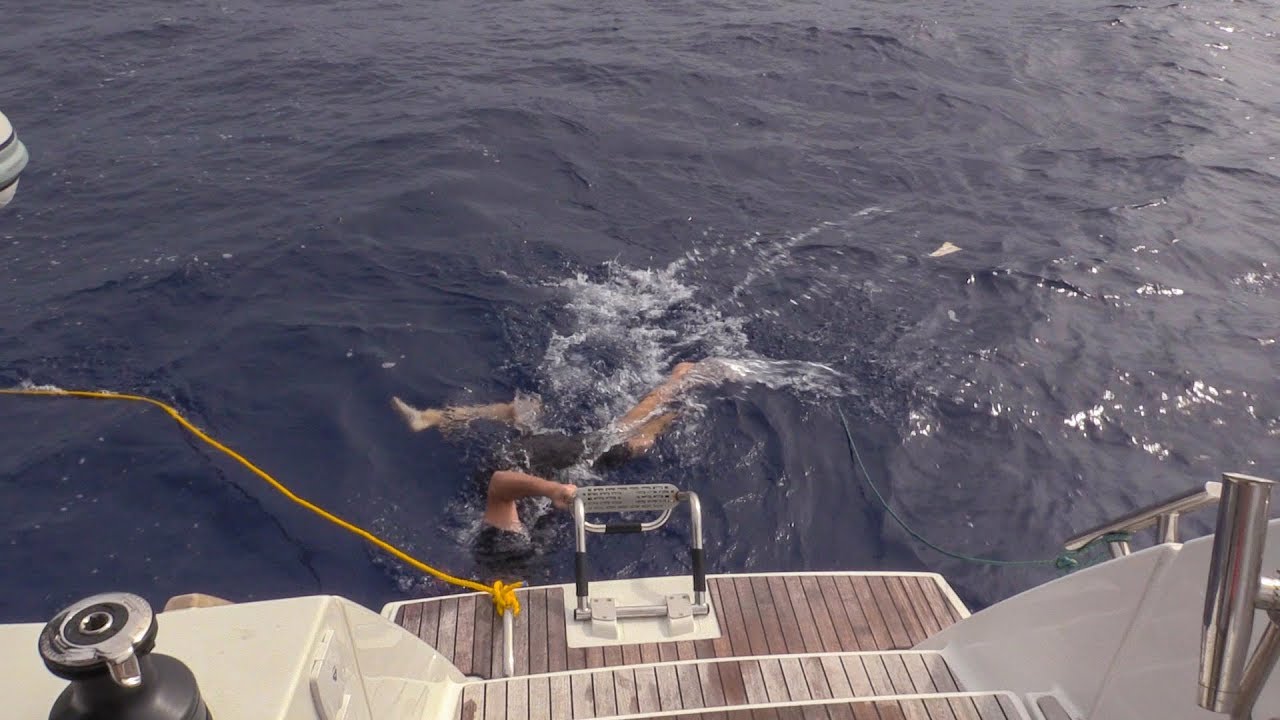 60 – Sailing S/V Julia: Part 3 – We Got Stuck in the Pacific Garbage Patch!