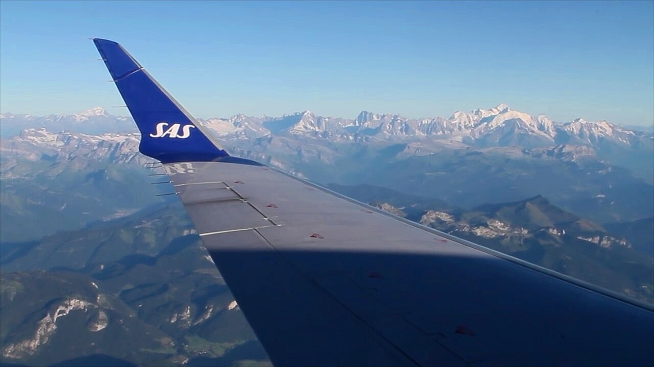 SAS Scandinavian Airlines CRJ-900 Copenhagen-Geneva Safety, Takeoff, Inflight & Landing