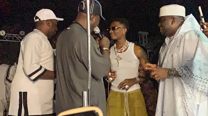 WIZKID SURPRISE APPEARANCE AT K1 DE ULTIMATE WHITE PARTY, GIVES HIM BUNDLES OF CASH.
