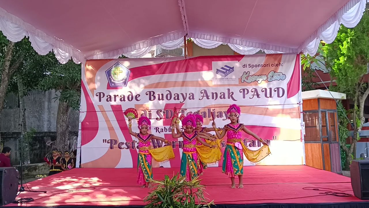 Tari Janger TK Pompom dalam Parade Budaya Anak PAUD di SD Tegaljaya Kuta Utara Tanggal 27 Maret 2024