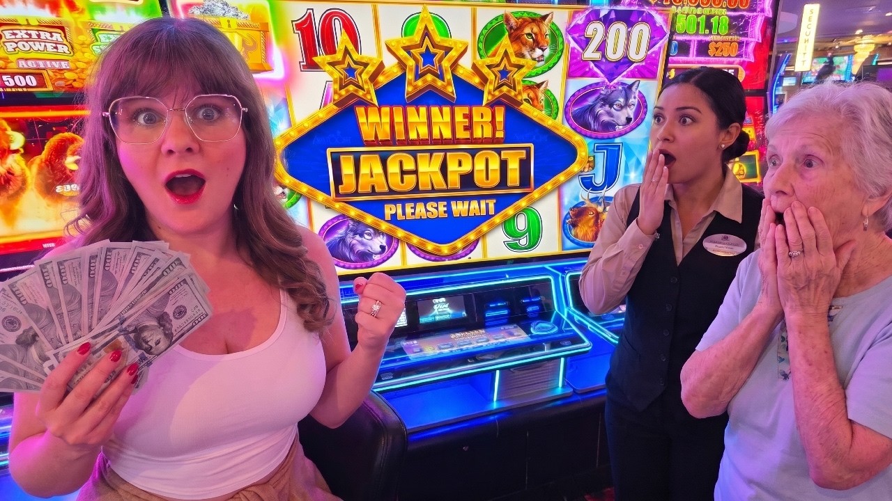 Crowd Rushed Over to Watch This Insane JACKPOT!