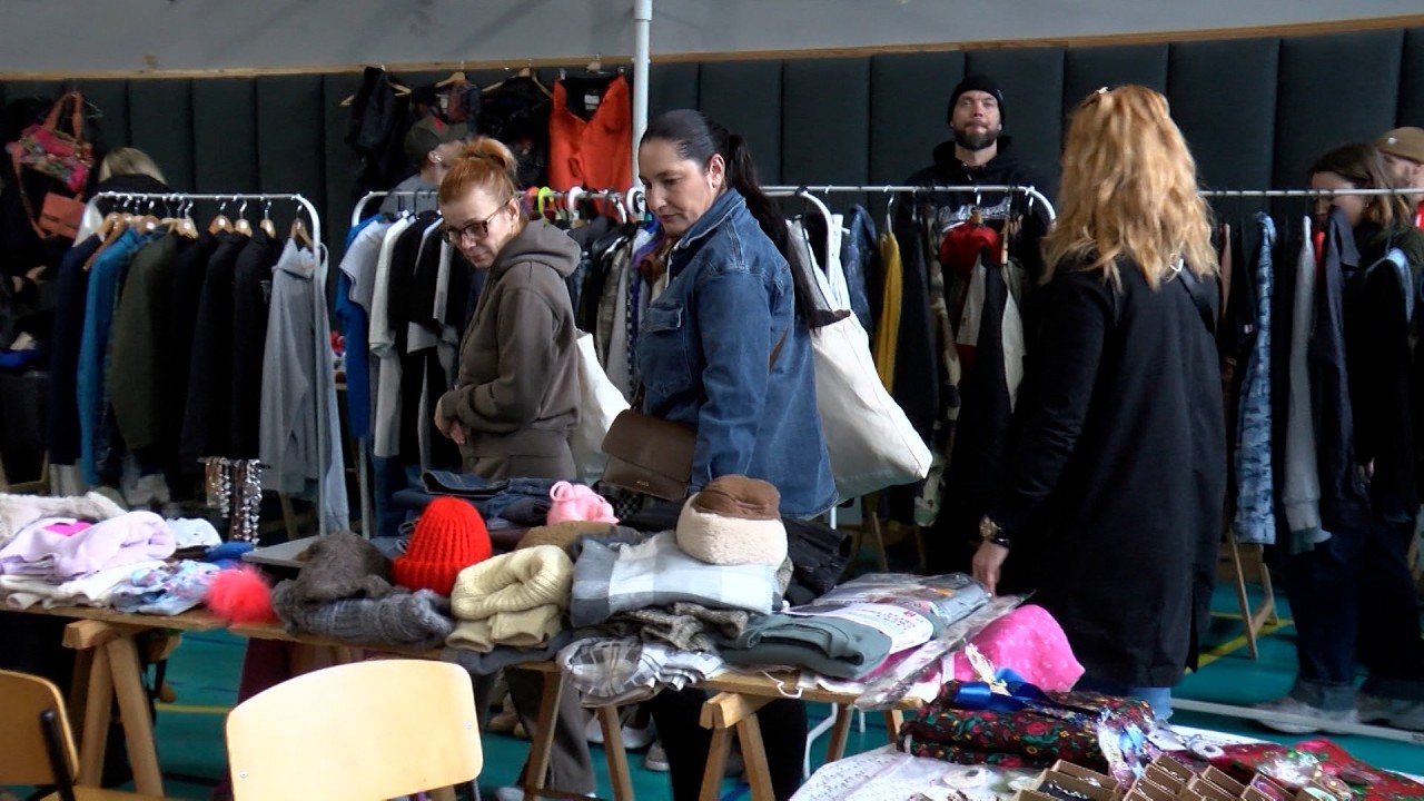 Burzoblšák spája komunitu s myšlienkou recyklácie a znovu využitia starého a nepoužívaného oblečenia