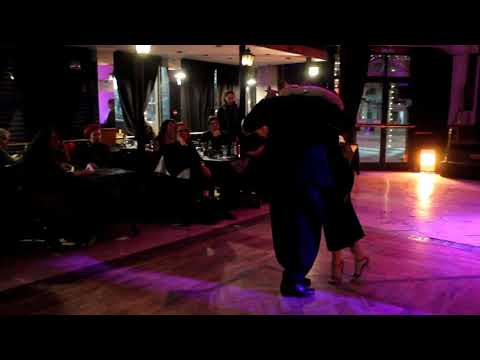 Anita Escobar & Adrian Luppi / Carillon de la Merced - Tipica Victor - Buenos Aires