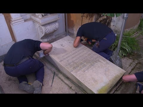 Video: ¿Por Qué Se Vierte Sal Sobre Las Tumbas Del Cementerio?
