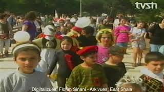Edhe femijet e Kosoves te pa trembur Recitojn vjersha per UCK
