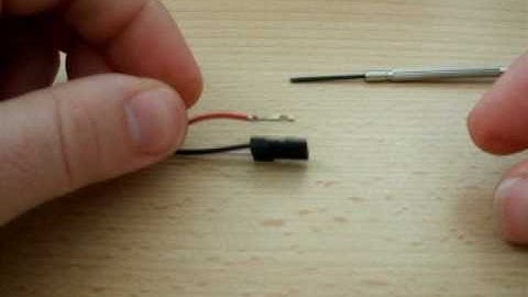 How to disconnect a wire from from a servo plug