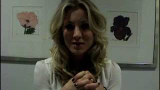 Early Backstage: Kaley Cuoco