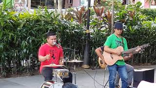 Azmi Caliph Buskers Tujukan Lagu Untuk Elly Mazlien Dan Suami