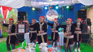 Không Thể Rời Mắt Khi Xem Cô Gái Dao Đỏ Nhảy Trong Đám Cưới