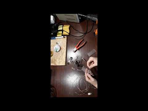 Wideo: Jak zrobić lampkę zasilaną bateryjnie?