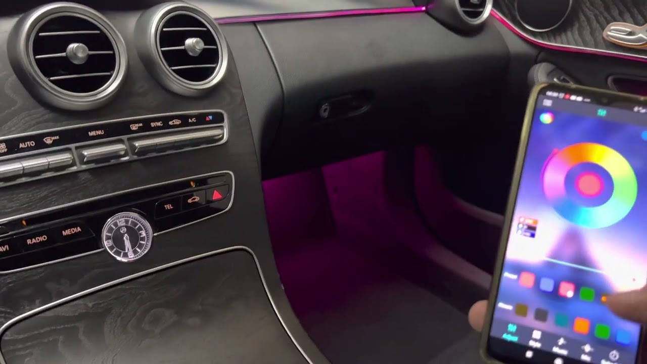 Mercedes C250 | Iluminação MultiColor + CarPlay + Câmera traseira - ArtsomAuto