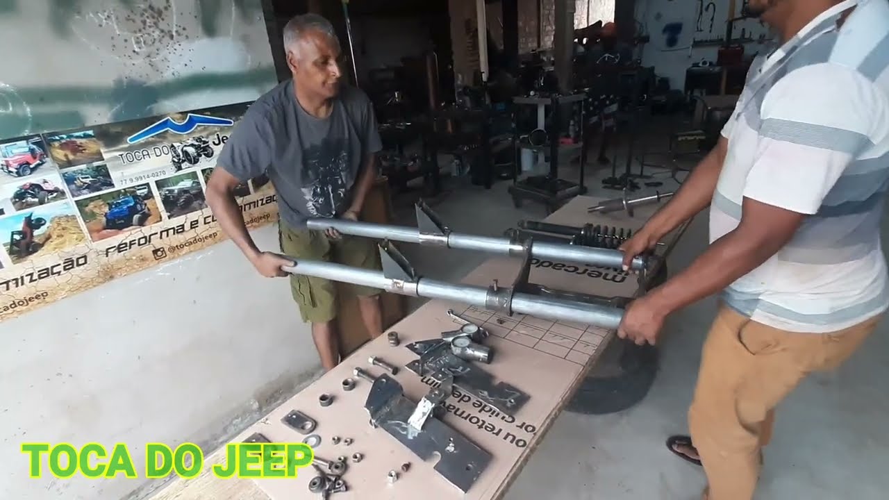 MONTANDO A FRENTE DE UM TRICICLO