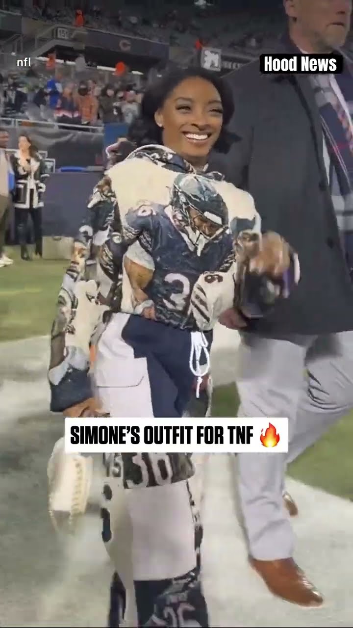 She’s back for another loss #hoodnews #simonebiles #chicagobears #fashion #outfit #inspiration #omg