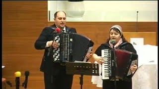 Video thumbnail of "Familia Lăpușan _ Ne întrebăm mai este mult din al vieții greu tumult | muzică creștină"
