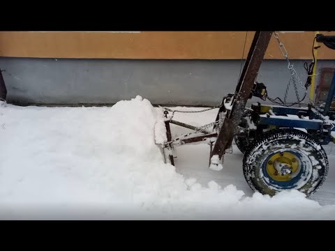 Video: Mini Traktor Za čiščenje Snega: Kako Izbrati Majhen Traktor Za čiščenje Snega Z Lopato Za Sneg? Značilnosti Uporabnih Modelov Za Odstranjevanje Snega