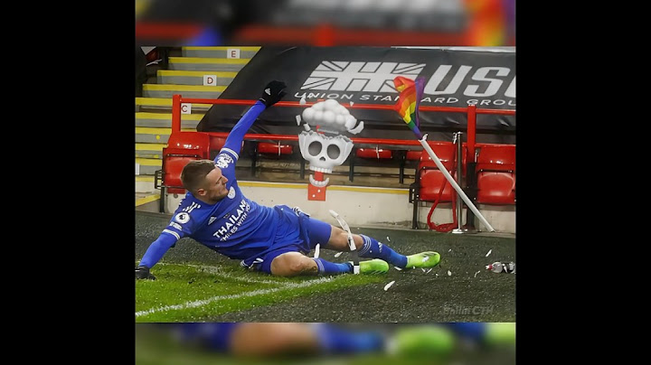 Players VS Corner Flags
