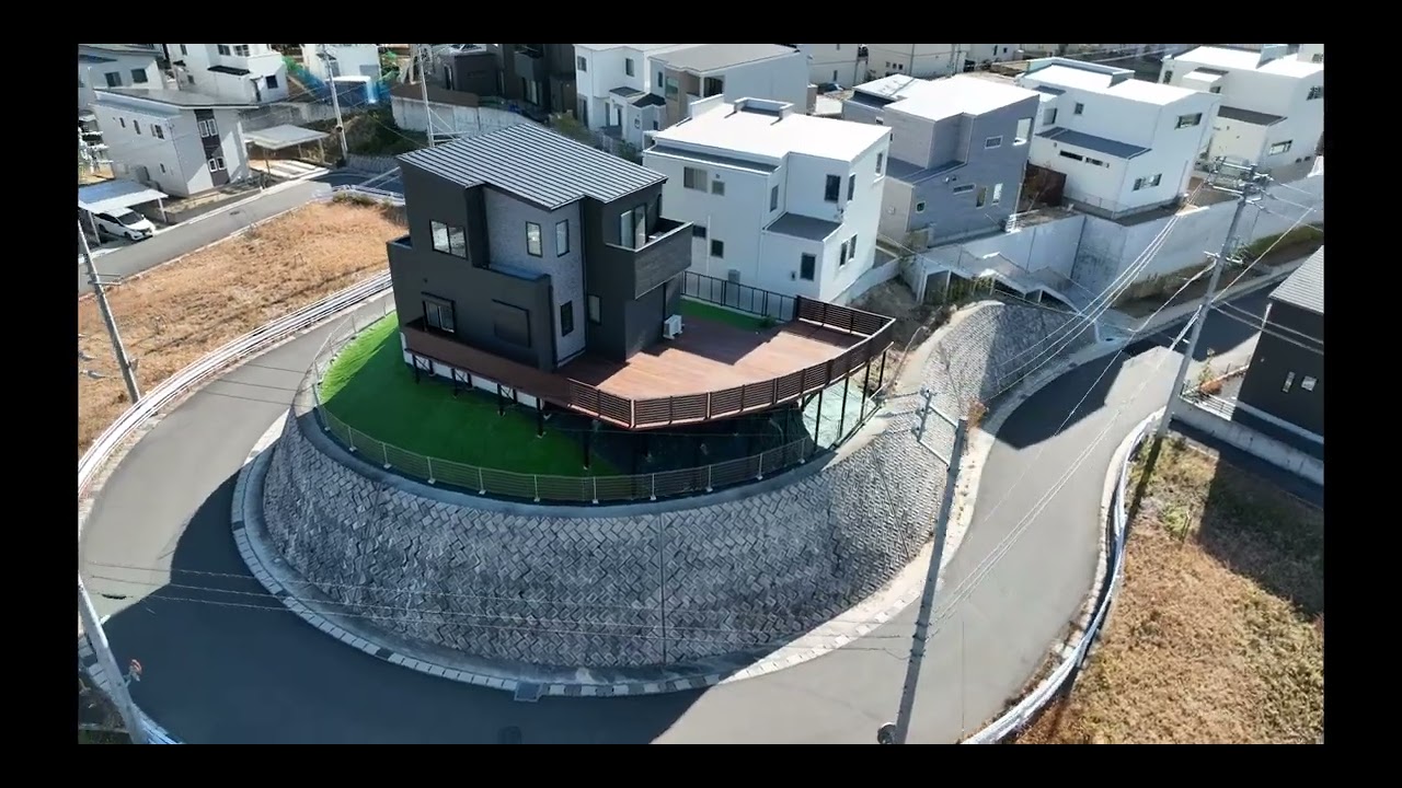 眺望抜群の高低差8メートルもある超高床式ウッドデッキが完成しました。まるで天空の城ラピュタのよう,しかも載って歩いても揺れは全くない安定度です