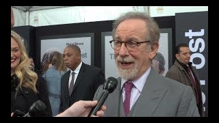 THE POST Interviews: Steven Spielberg, Tom Hanks, Odenkirk, Whitford, Rhys, Coon, Brie and more!