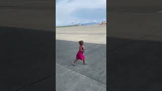 Little Girl Reunites With Navy Dad at US Base in Japan
