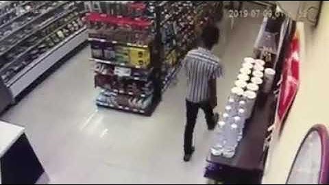 Clip và chân dung của nhóm thiếu niên manh động cướp liên tục 4 lần cùng 1 cửa hàng tiện ích tại quậ