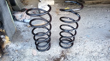 Mazda 626 GW rear coils in Mazda 626 GF