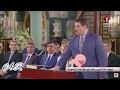 علي الحفصي يقسم علي الخشب بدل القرآن الكريم 