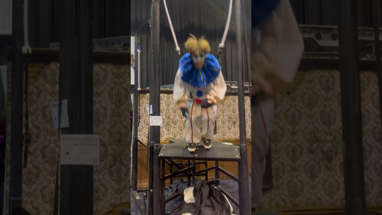 Jumper. #halloween #animatronics