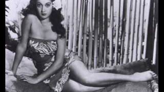 Video thumbnail of "Dorothy Lamour - The Moon Of Manakoora, 1943"