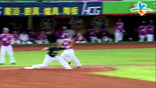 20130804 CPBL 獅 VS 犀牛 1下 綠色坦克趨前精采守備刺殺林宗男