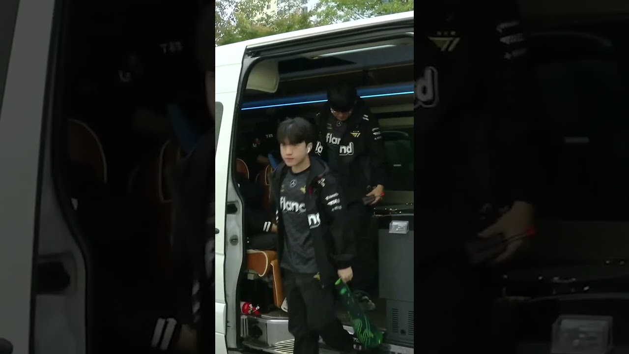 C9 and T1 have arrived for the last best of ones!