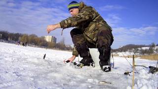 Рыбалка на озере по ул. Южно-Окружной 15.01.17(Видео к рассказу о рыбалке в г. Черновцы на озере по улице Южно-Окружной 15.01.2017 года. Рассказ выложен на сайте..., 2017-01-18T06:30:38.000Z)